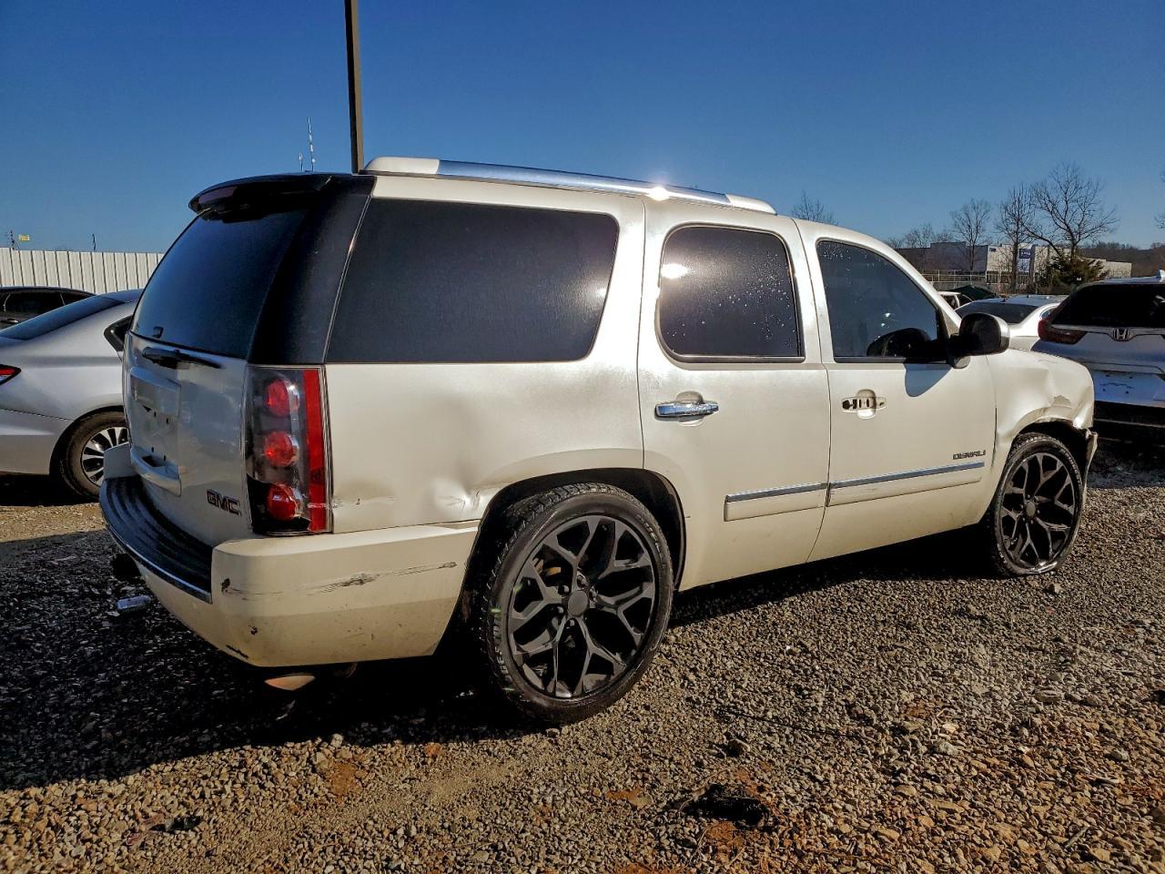2010 GMC Yukon Denali - Фото 3