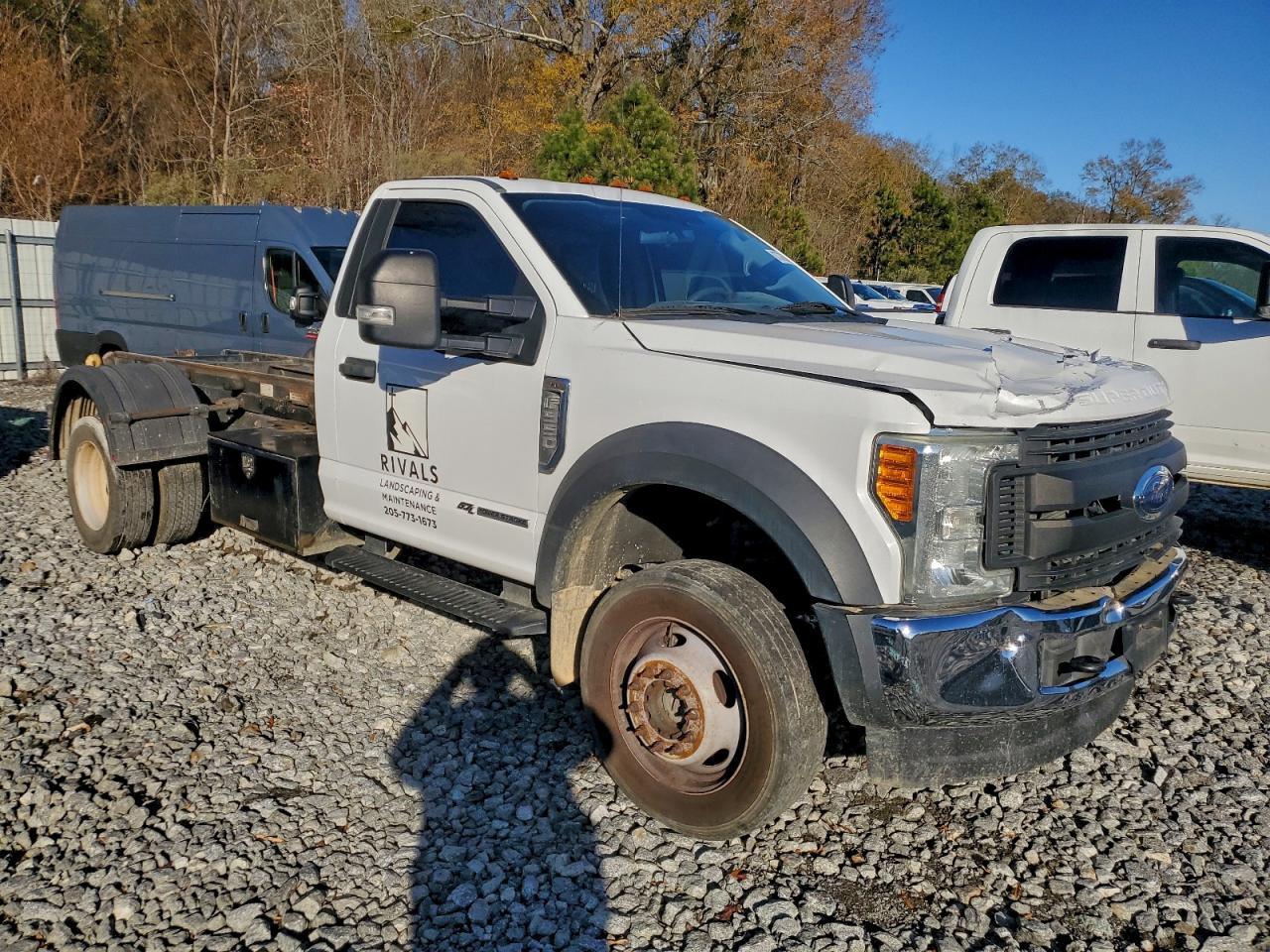 2017 Ford F550 Super Duty Truck Cab And Chassis - Фото 4