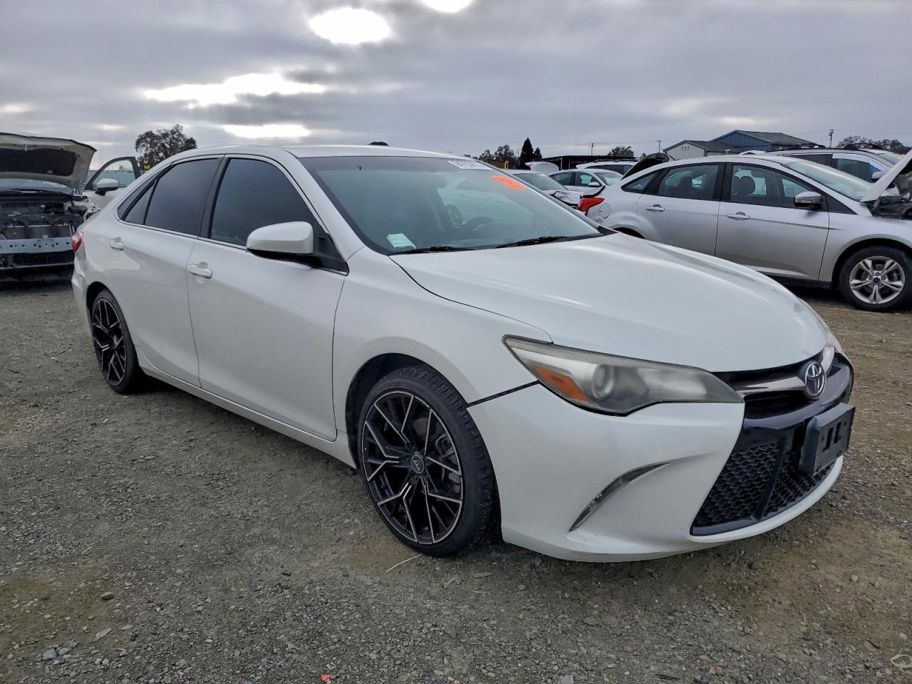 2015 Toyota Camry Le - Фото 4