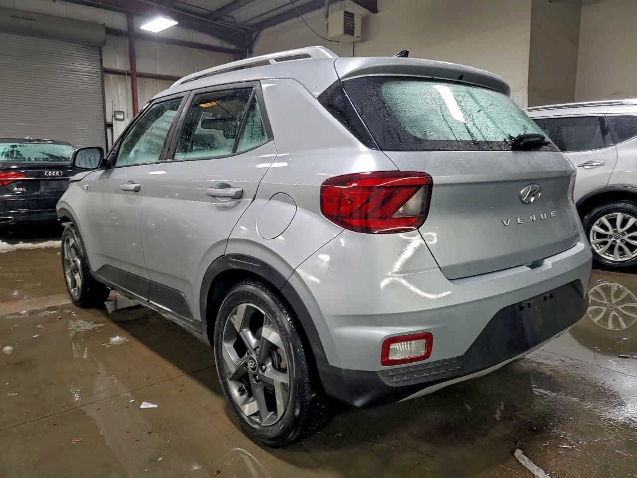2022 Hyundai Venue Sel - Image 2