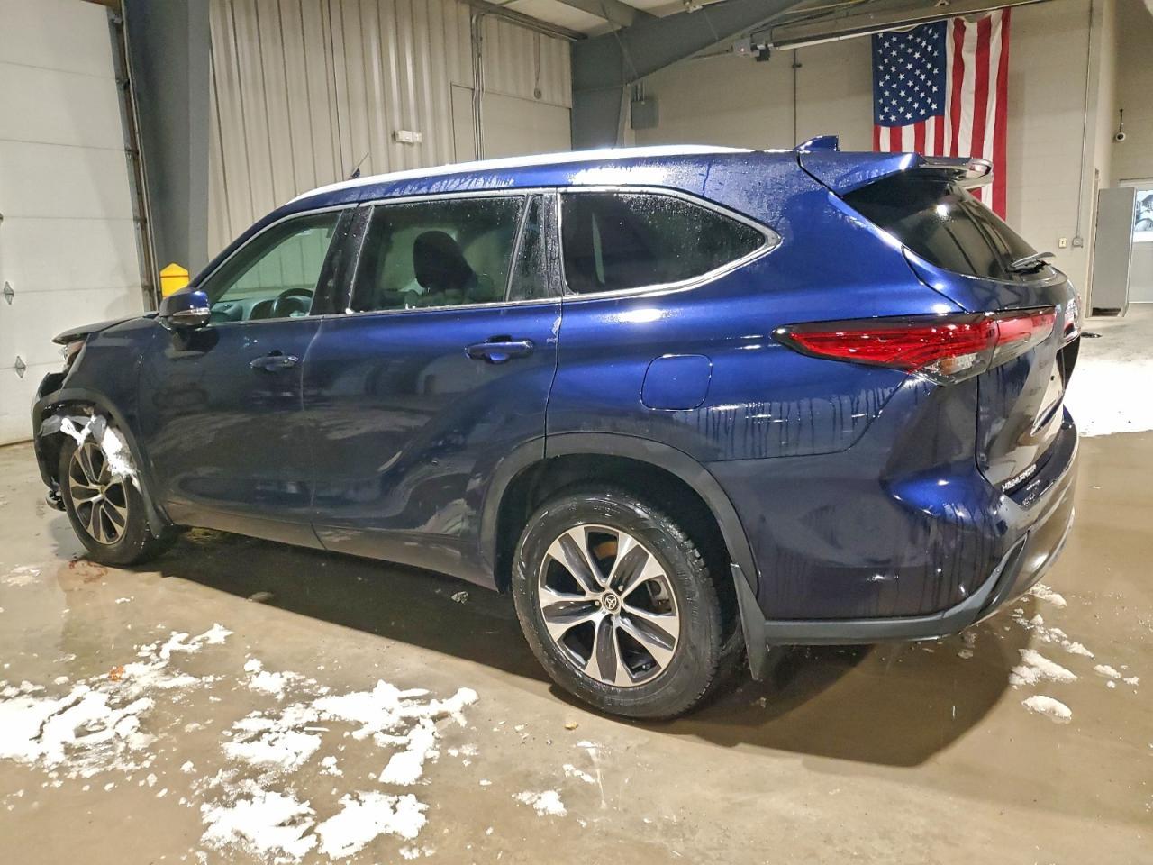 2022 Toyota Highlander Xle - Image 2