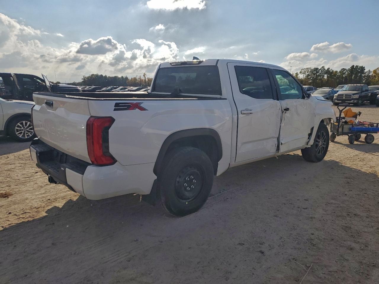 2024 Toyota Tundra Crewmax Sr - Image 3