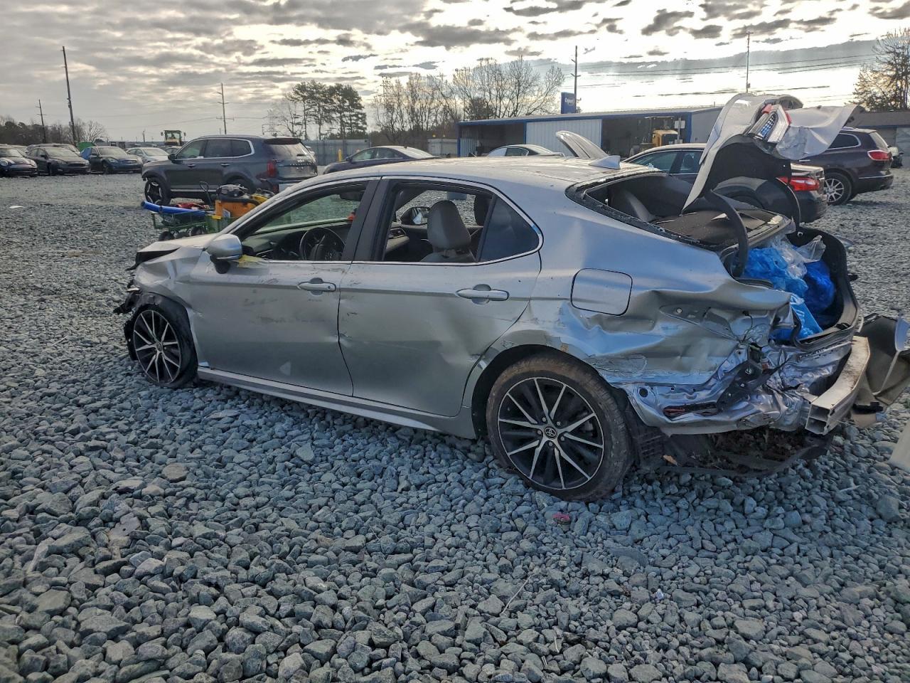 2022 Toyota Camry Se - Image 2