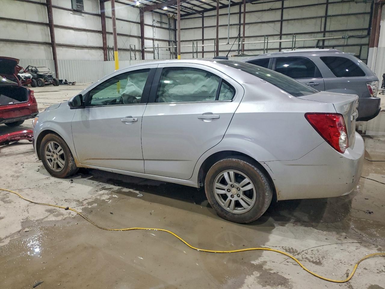 2016 Chevrolet Sonic Lt - Image 2