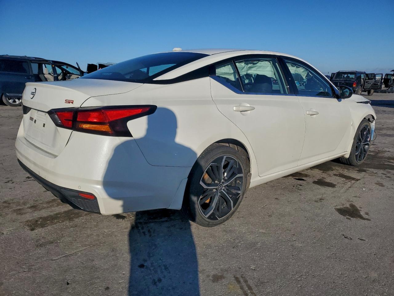 2024 Nissan Altima Sr - Фото 3