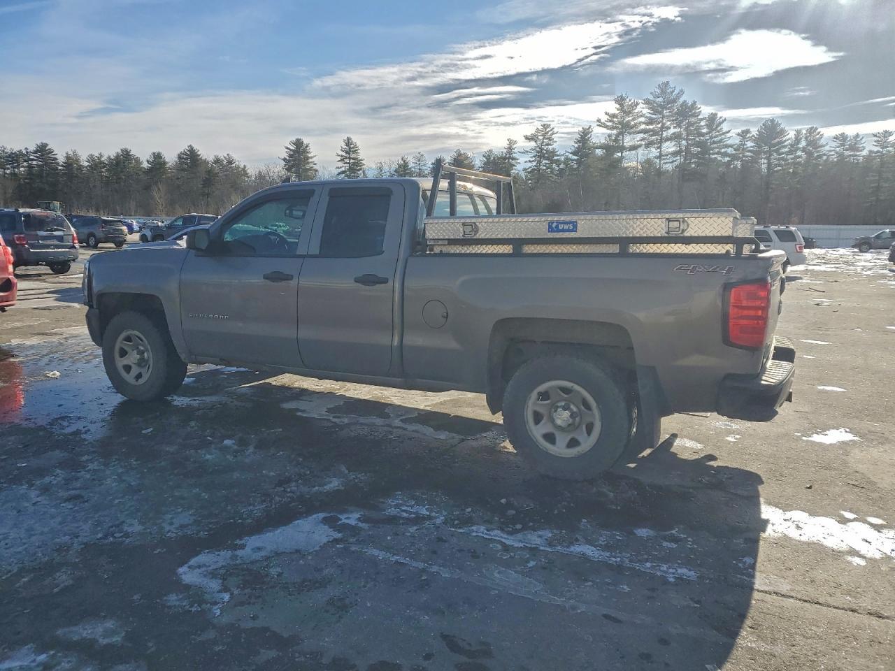 2015 Chevrolet Silverado - Фото 2