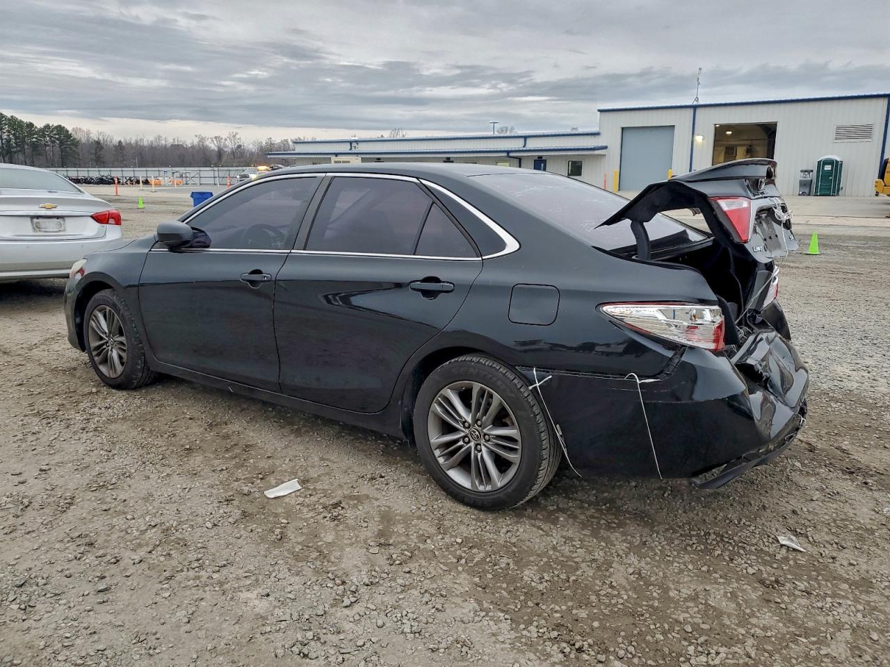 2015 Toyota Camry Le - Фото 2