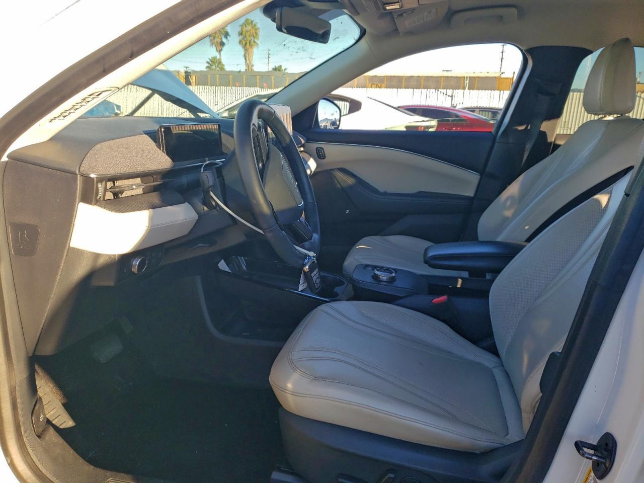 2021 Ford Mustang Mach-E Premium - Фото 7