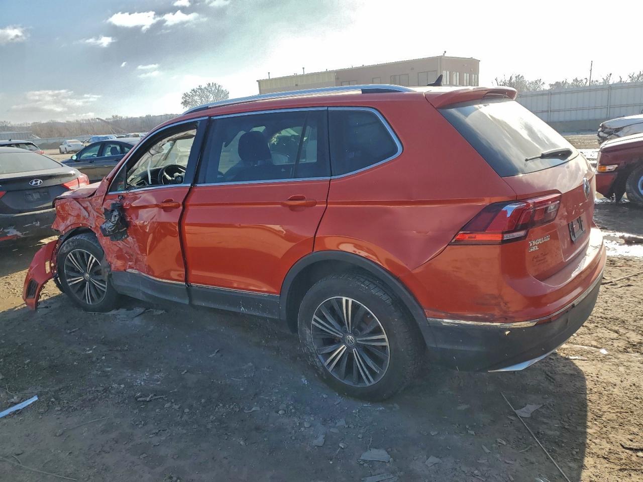 2018 Volkswagen Tiguan - Фото 2
