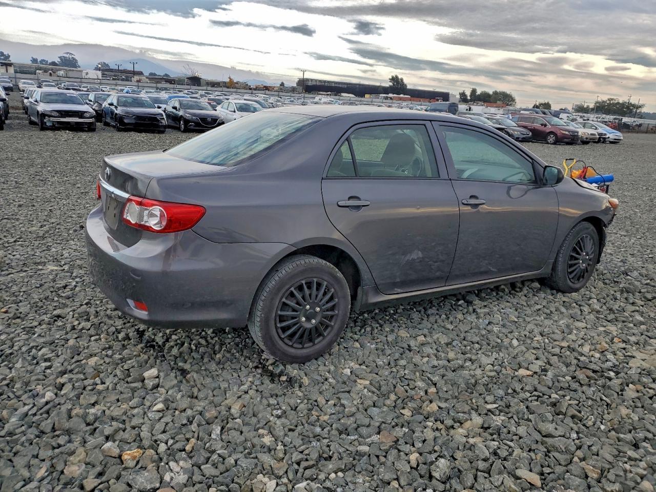 2011 Toyota Corolla Base - Фото 3
