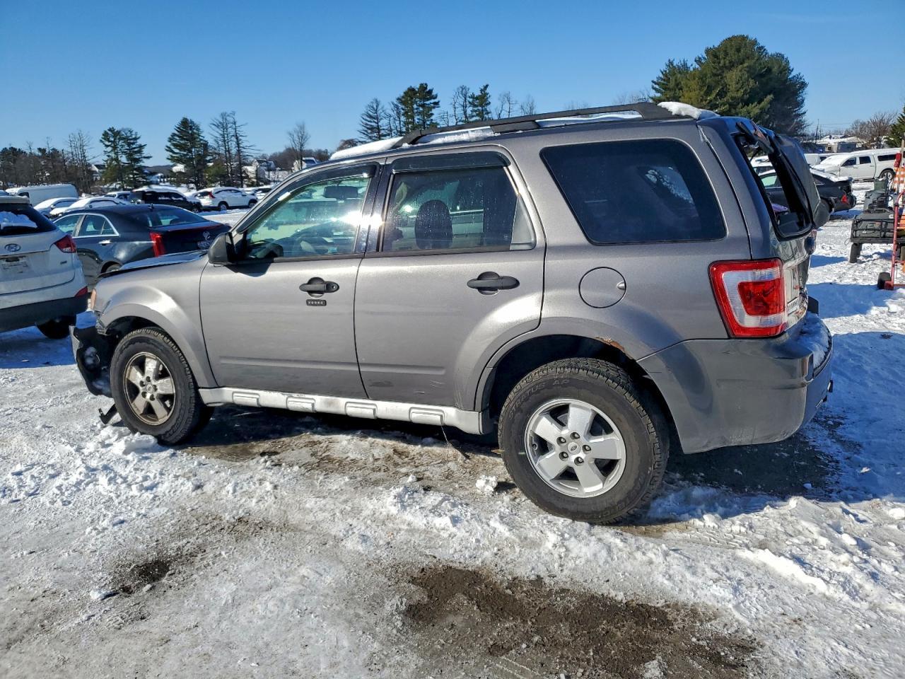 2011 Ford Escape Xlt - Image 2