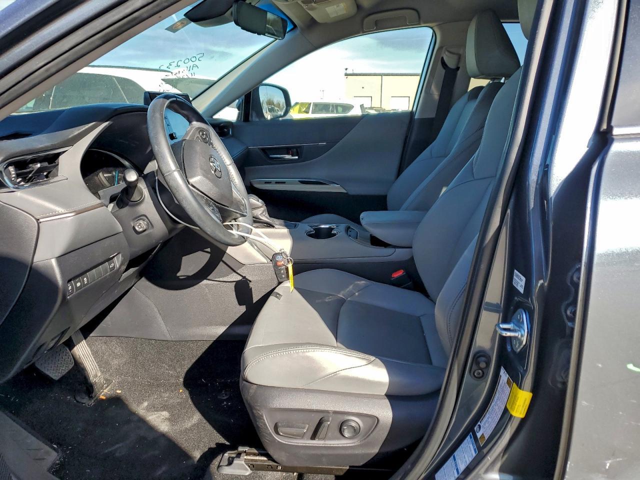 2022 Toyota Venza Le - Image 7