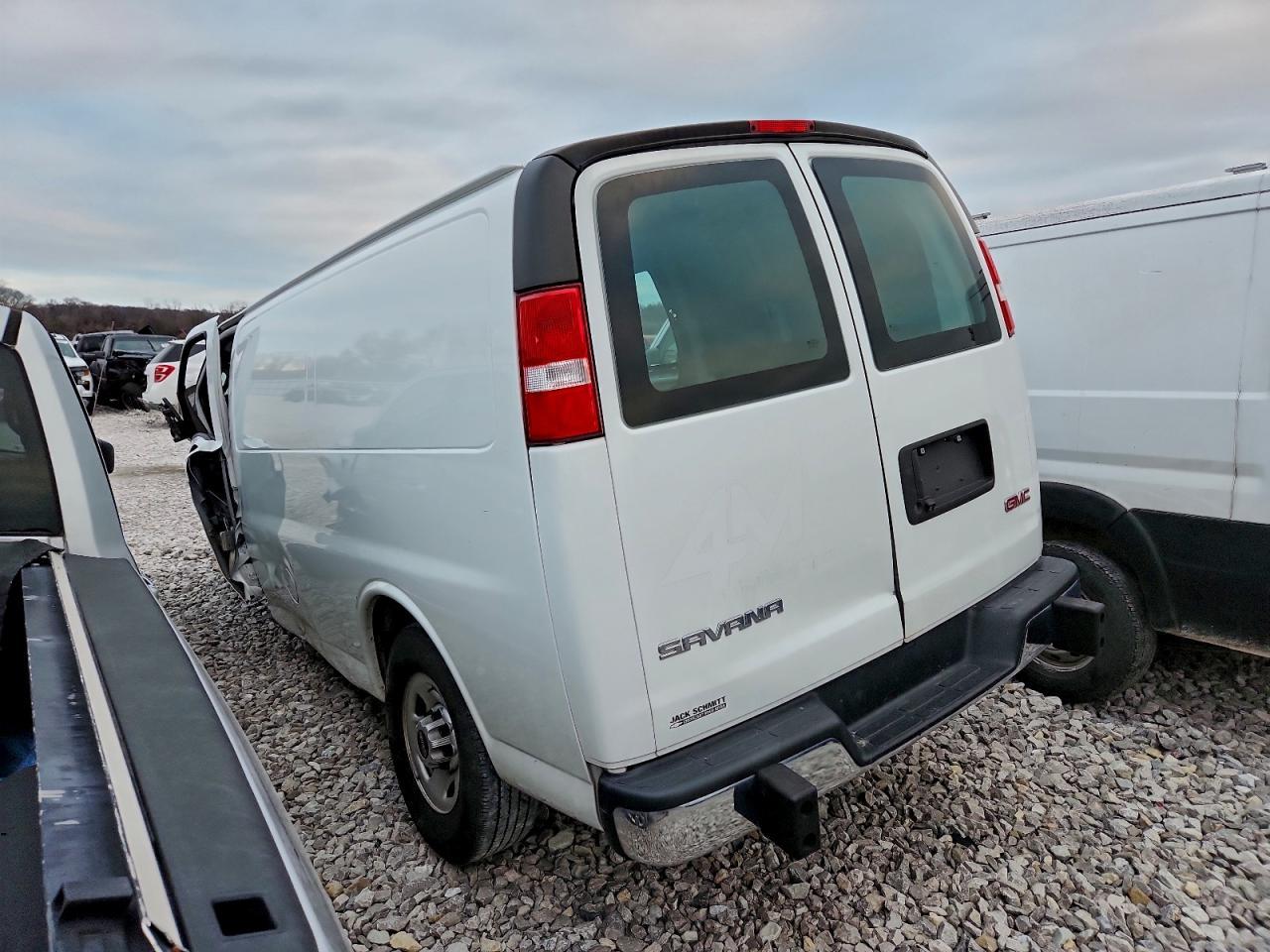 2020 GMC Savana G2500 - Фото 2