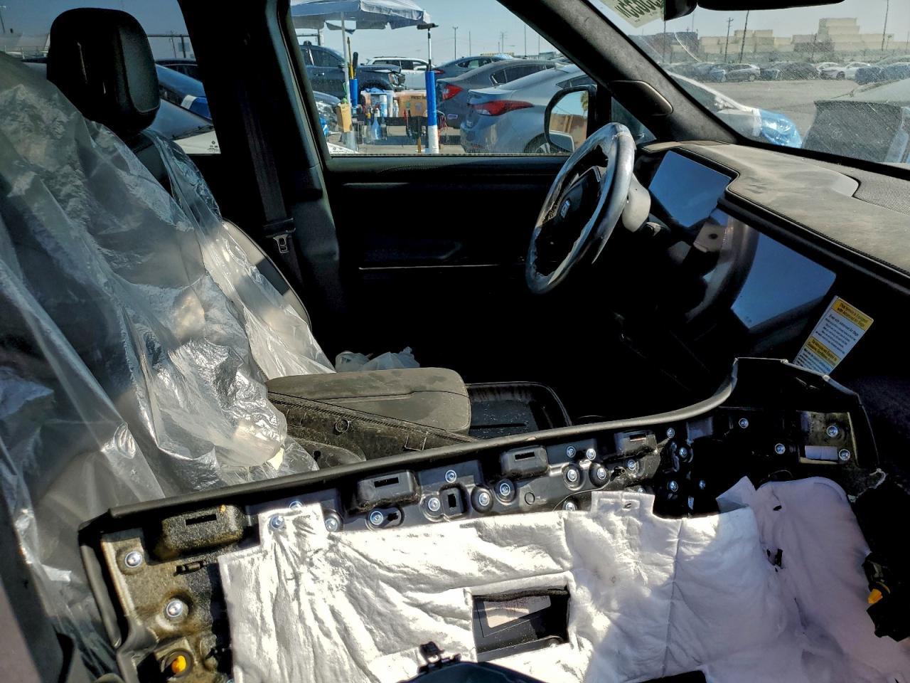2025 Rivian R1S Premium - Фото 7