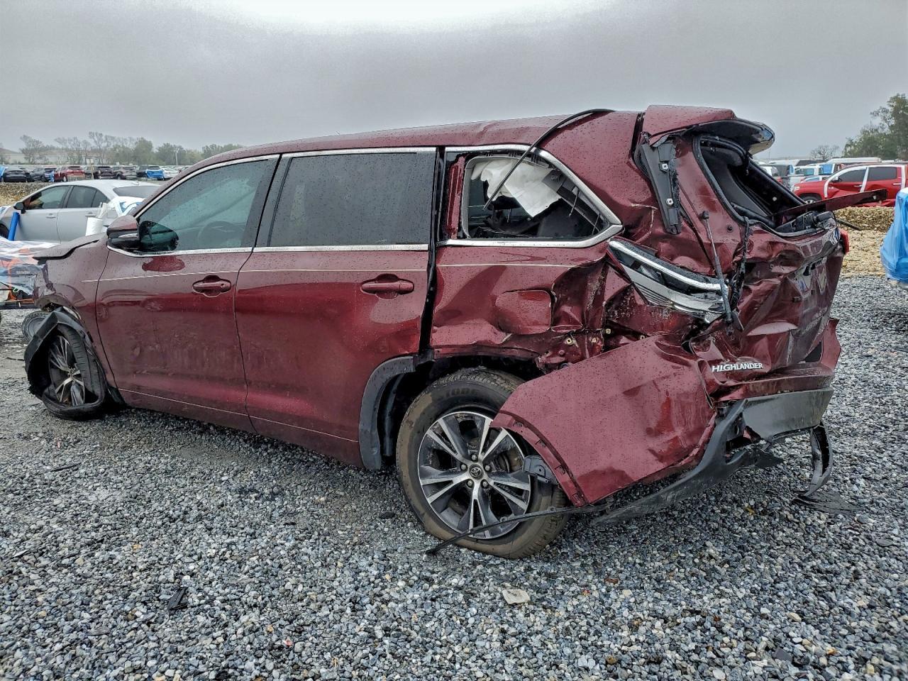 2018 Toyota Highlander Le Plus - Image 2