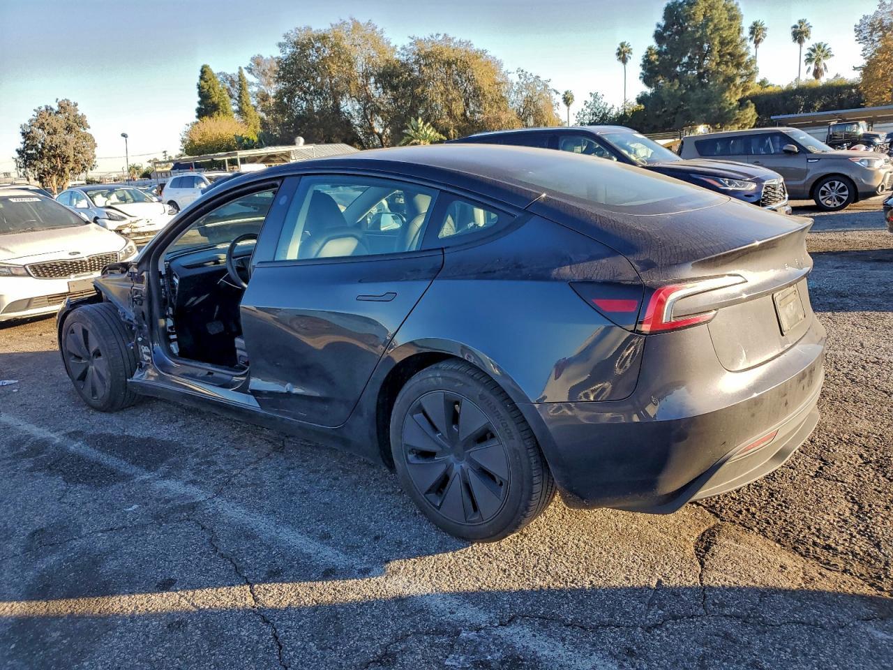 2024 Tesla Model 3 - Фото 2