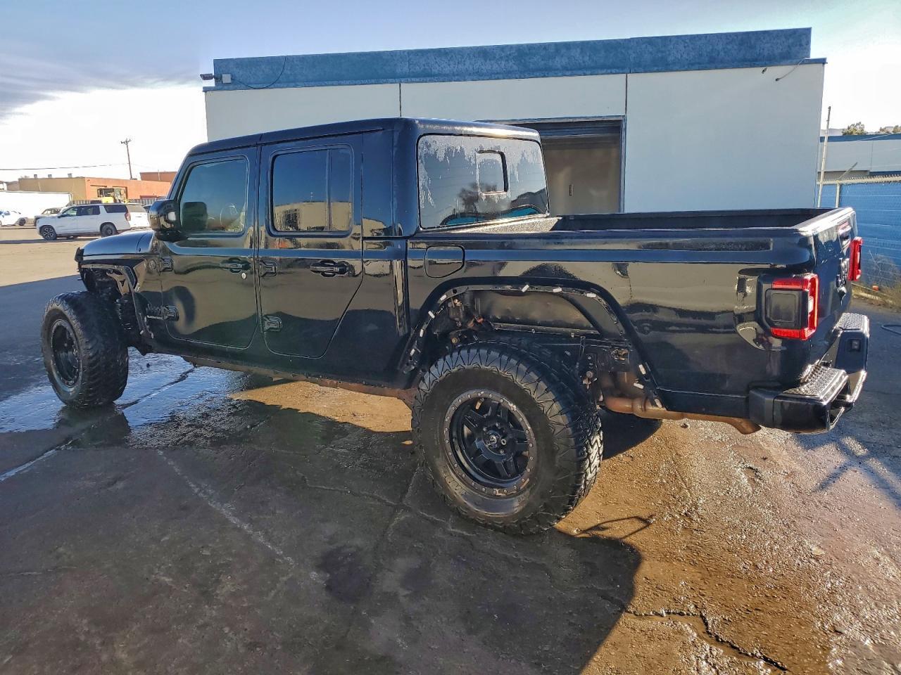 2023 Jeep Gladiator Overland - Image 2