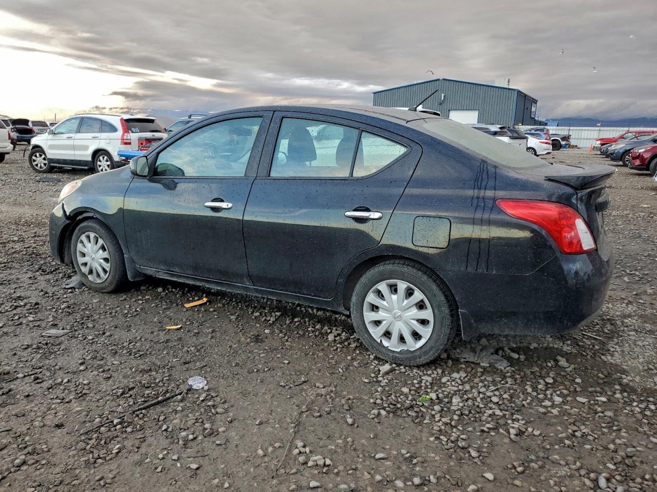 2013 Nissan Versa S - Фото 2