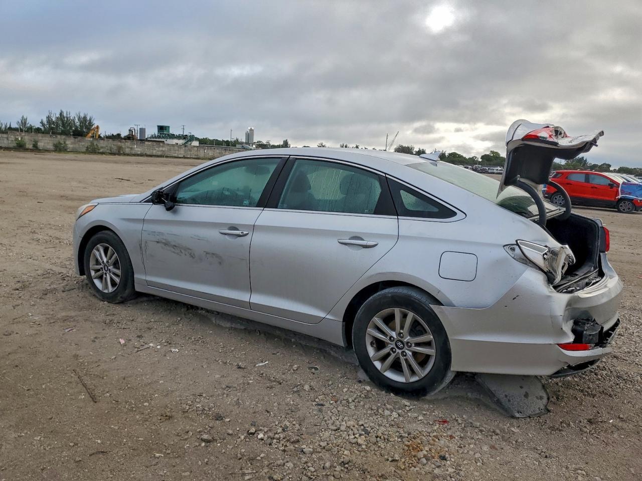 2016 Hyundai Sonata Se - Image 2