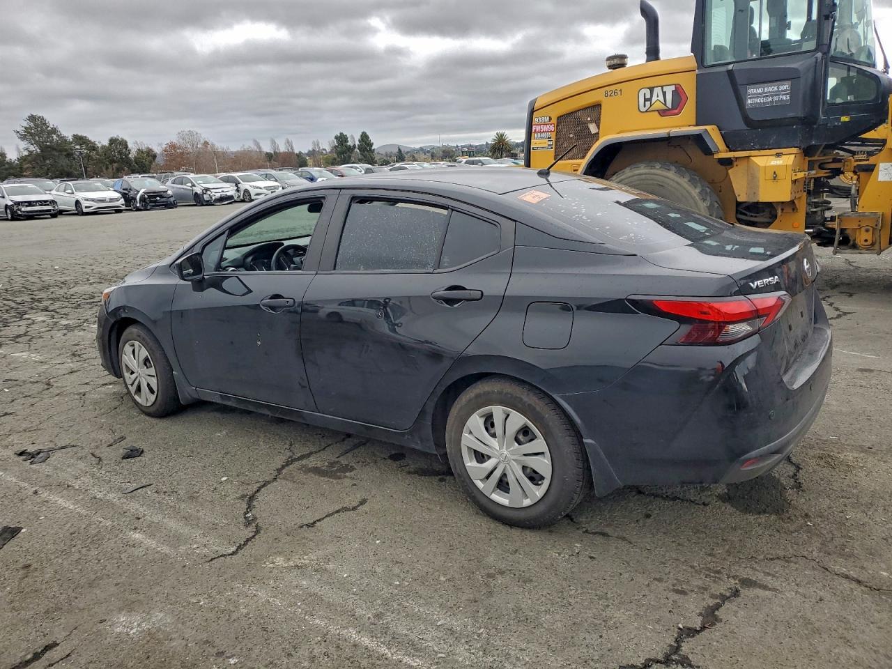 2020 Nissan Versa S - Фото 2