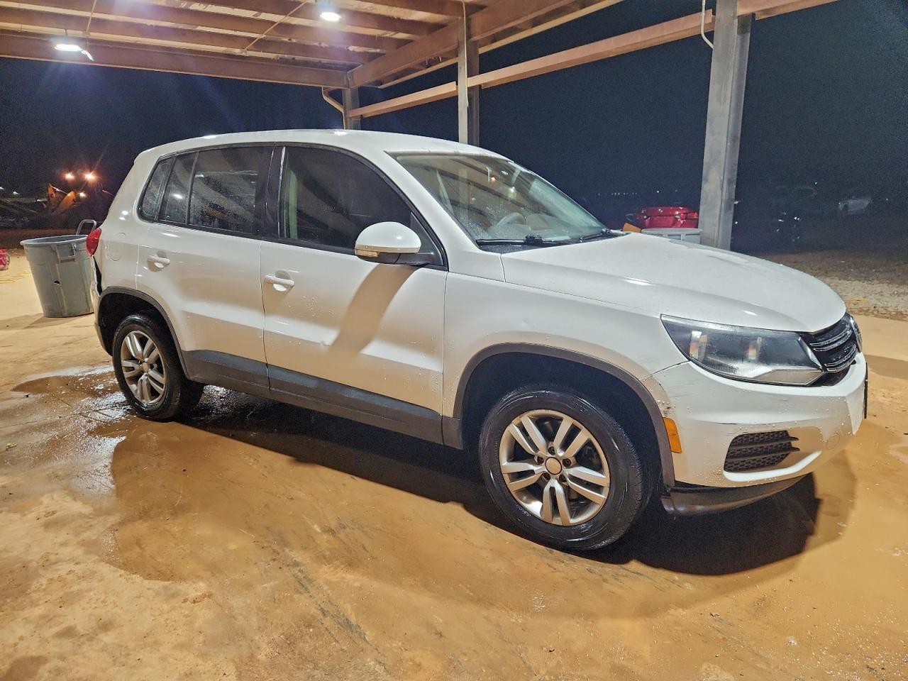 2014 Volkswagen Tiguan S - Image 4