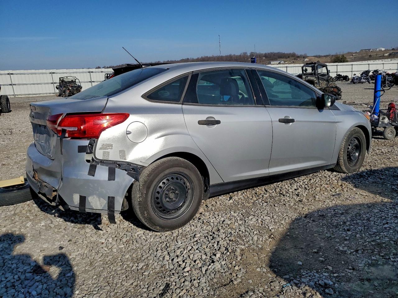 2016 Ford Focus S - Фото 3