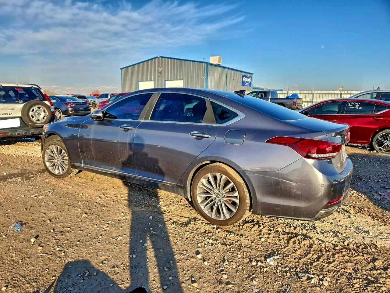 2015 Hyundai Genesis 3.8L - Фото 2
