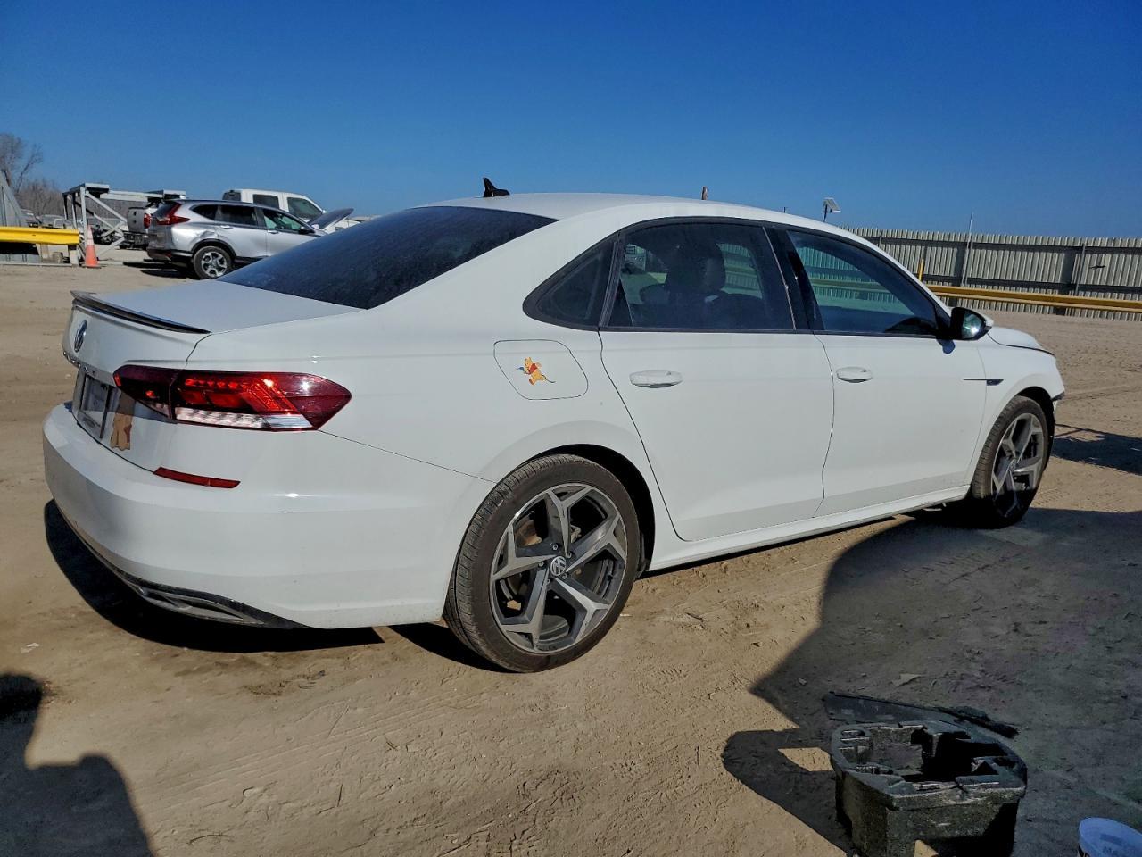 2020 Volkswagen Passat R-Line - Фото 3