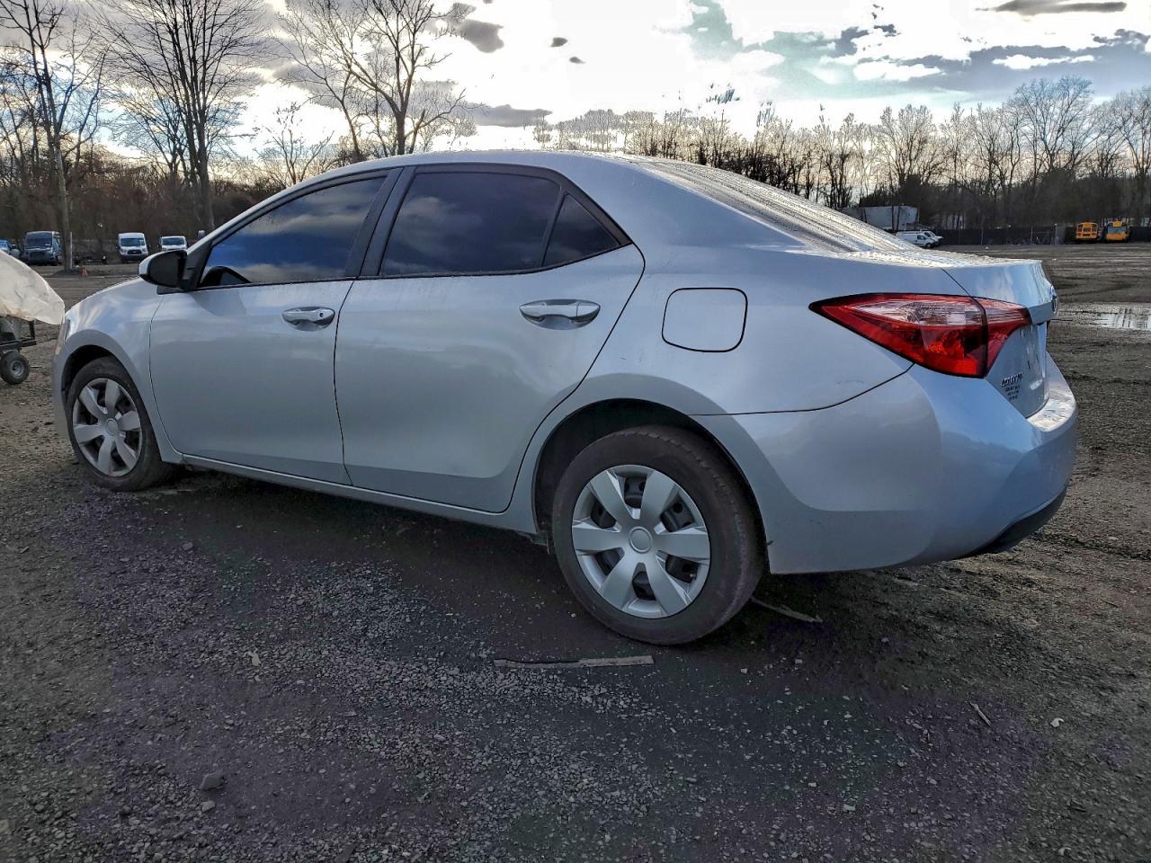 2018 Toyota Corolla L - Фото 2