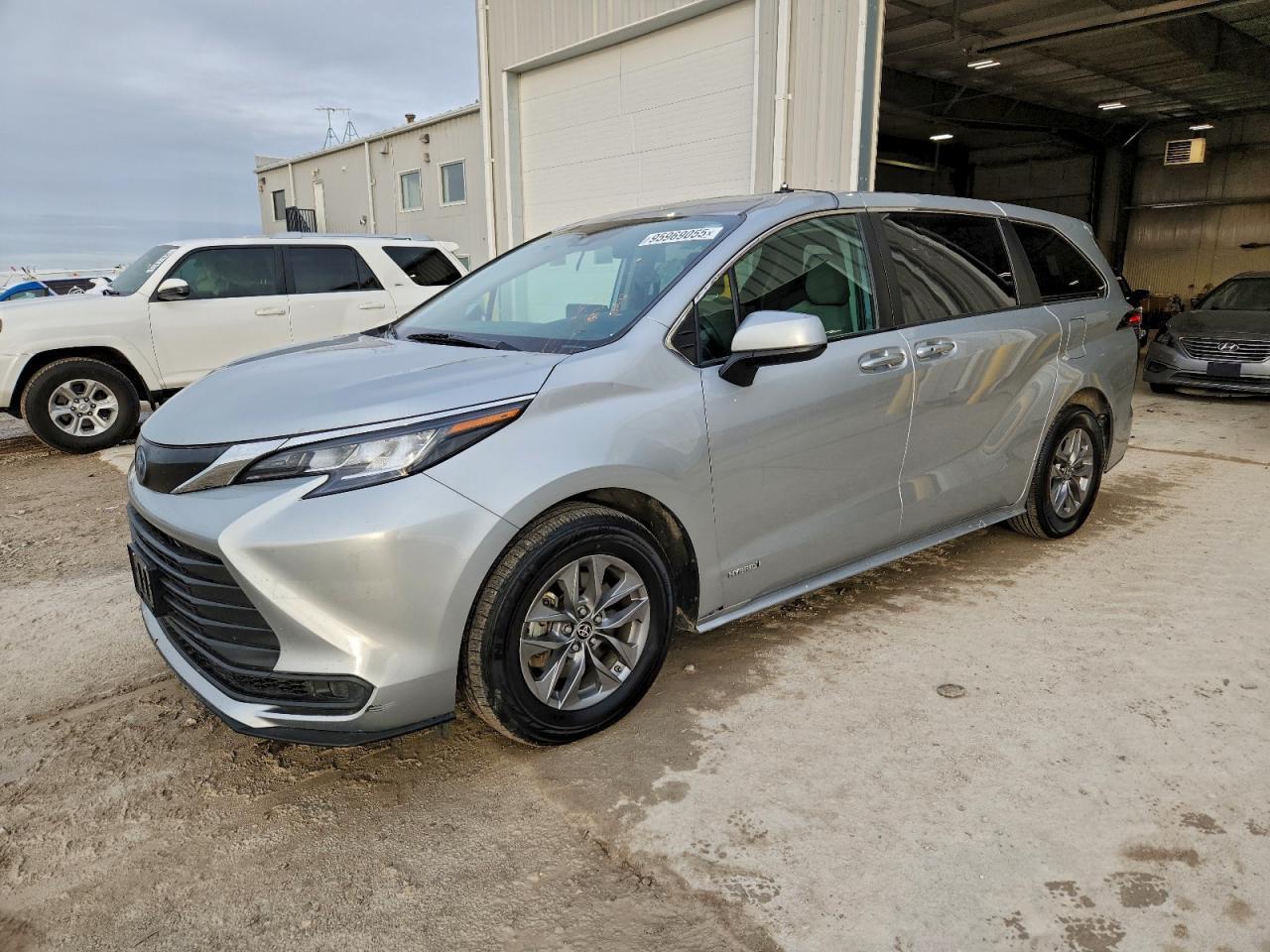 2021 Toyota Sienna Le
