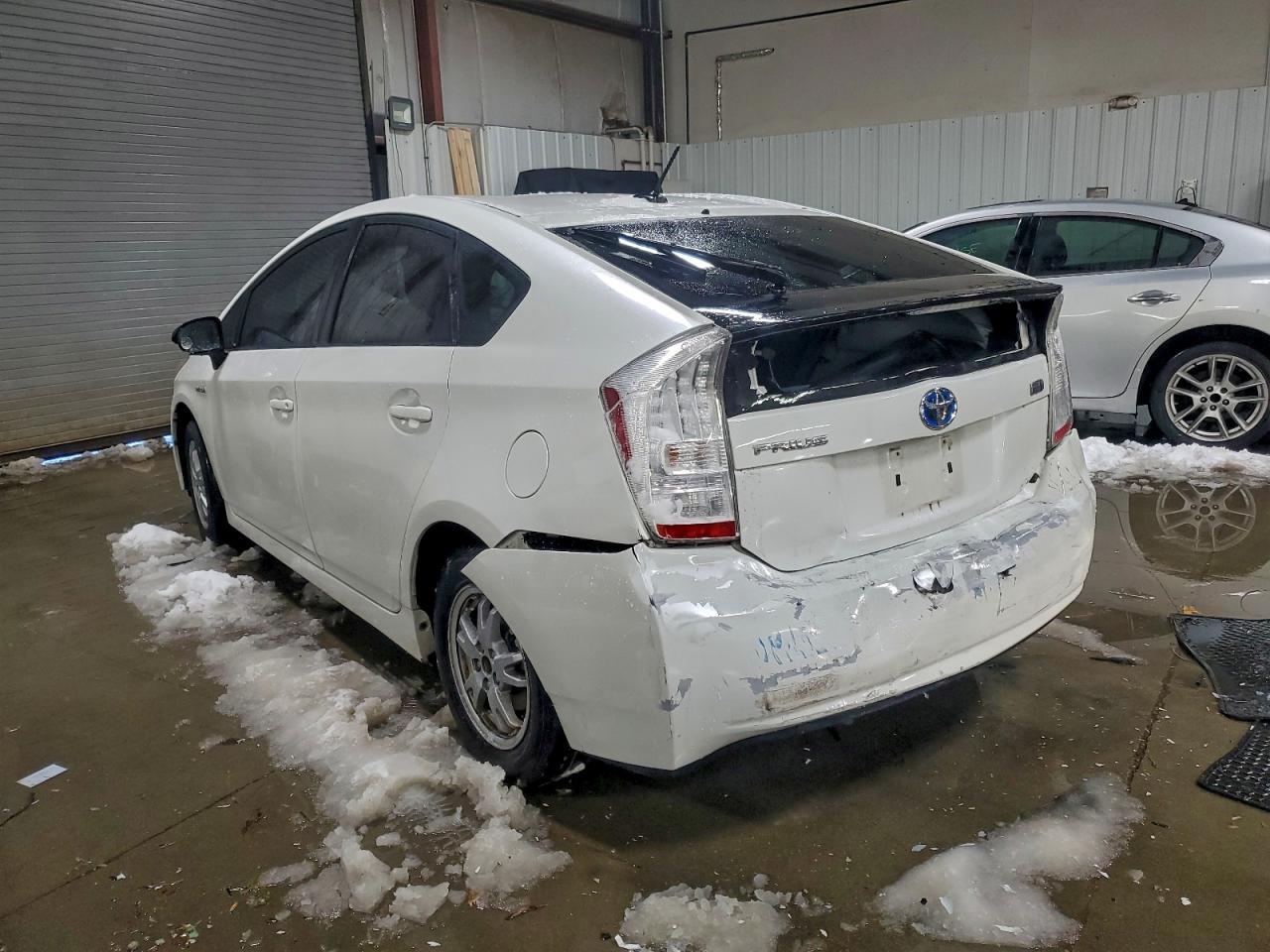 2011 Toyota Prius - Image 2