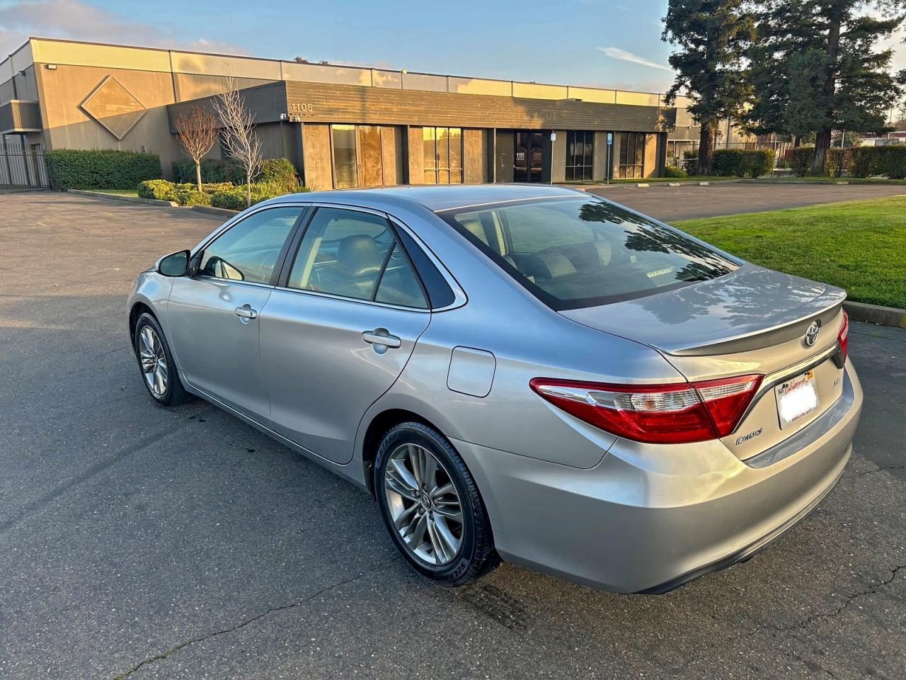 2016 Toyota Camry Le - Фото 3