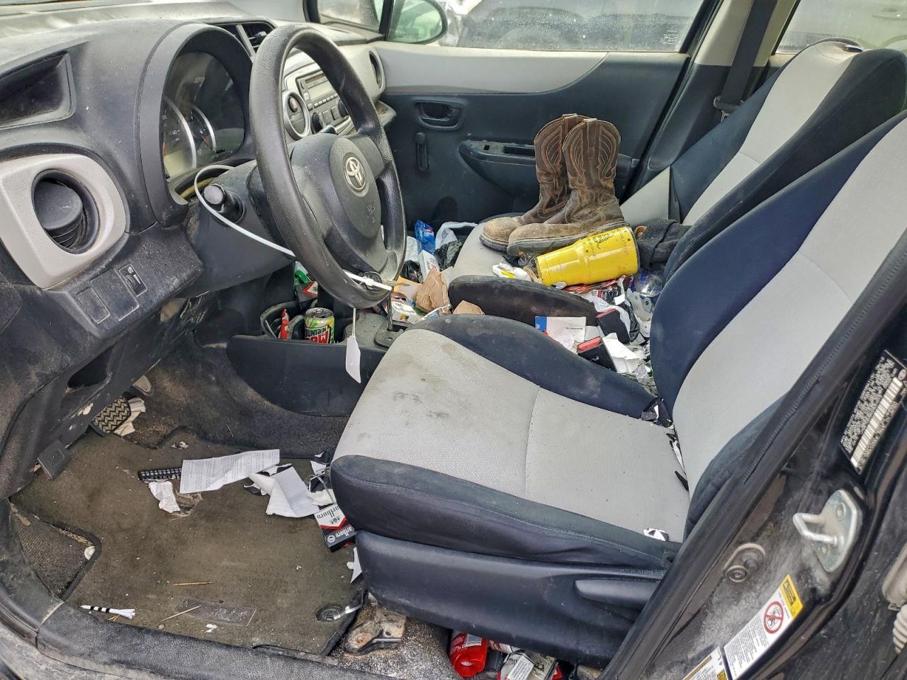 2012 Toyota Yaris - Image 7