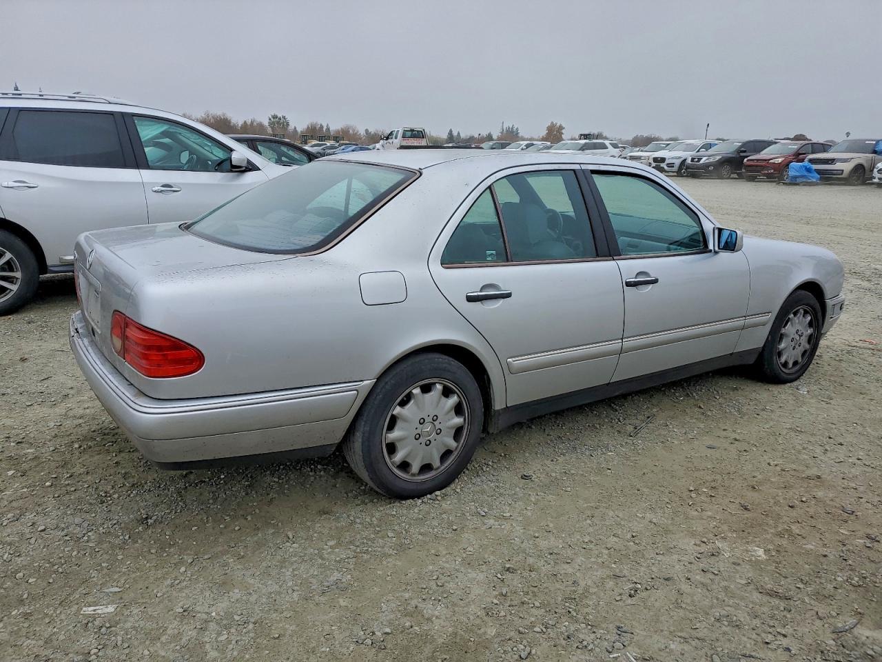 1998 Mercedes-Benz E 320 - Image 3