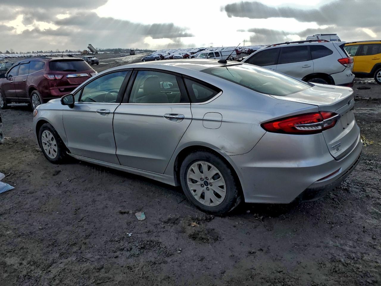 2019 Ford Fusion S - Фото 2