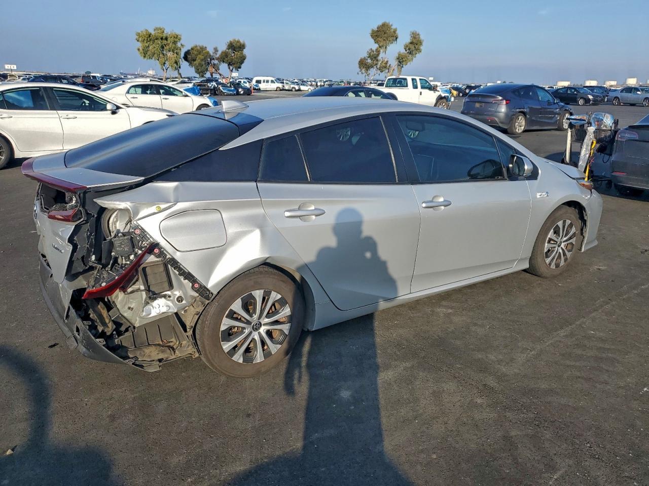 2021 Toyota Prius Prime Le - Фото 3