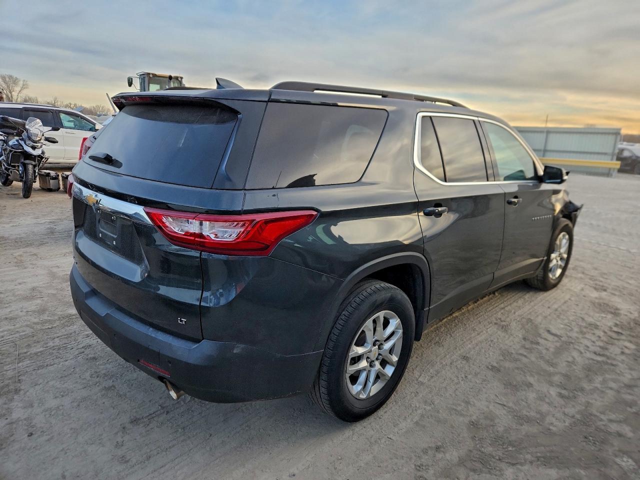 2020 Chevrolet Traverse Lt - Image 3