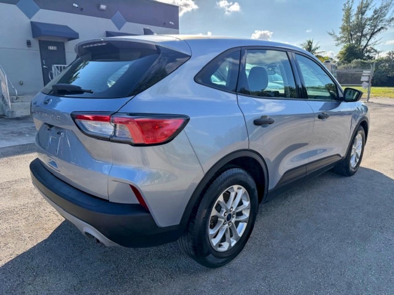 2022 Ford Escape S - Фото 3