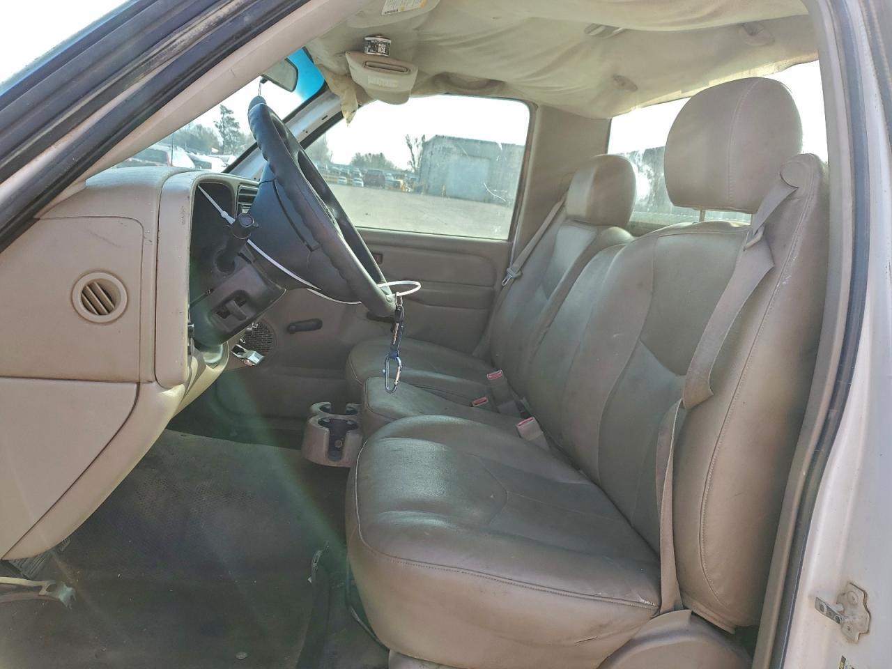 2005 GMC Sierra C2500 Heavy Duty - Image 7