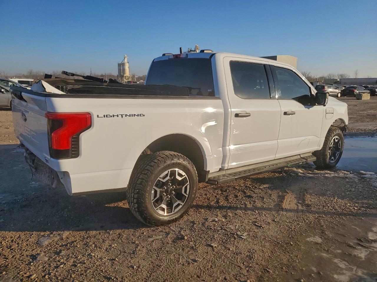 2022 Ford F150 Lightning Pro - Фото 3