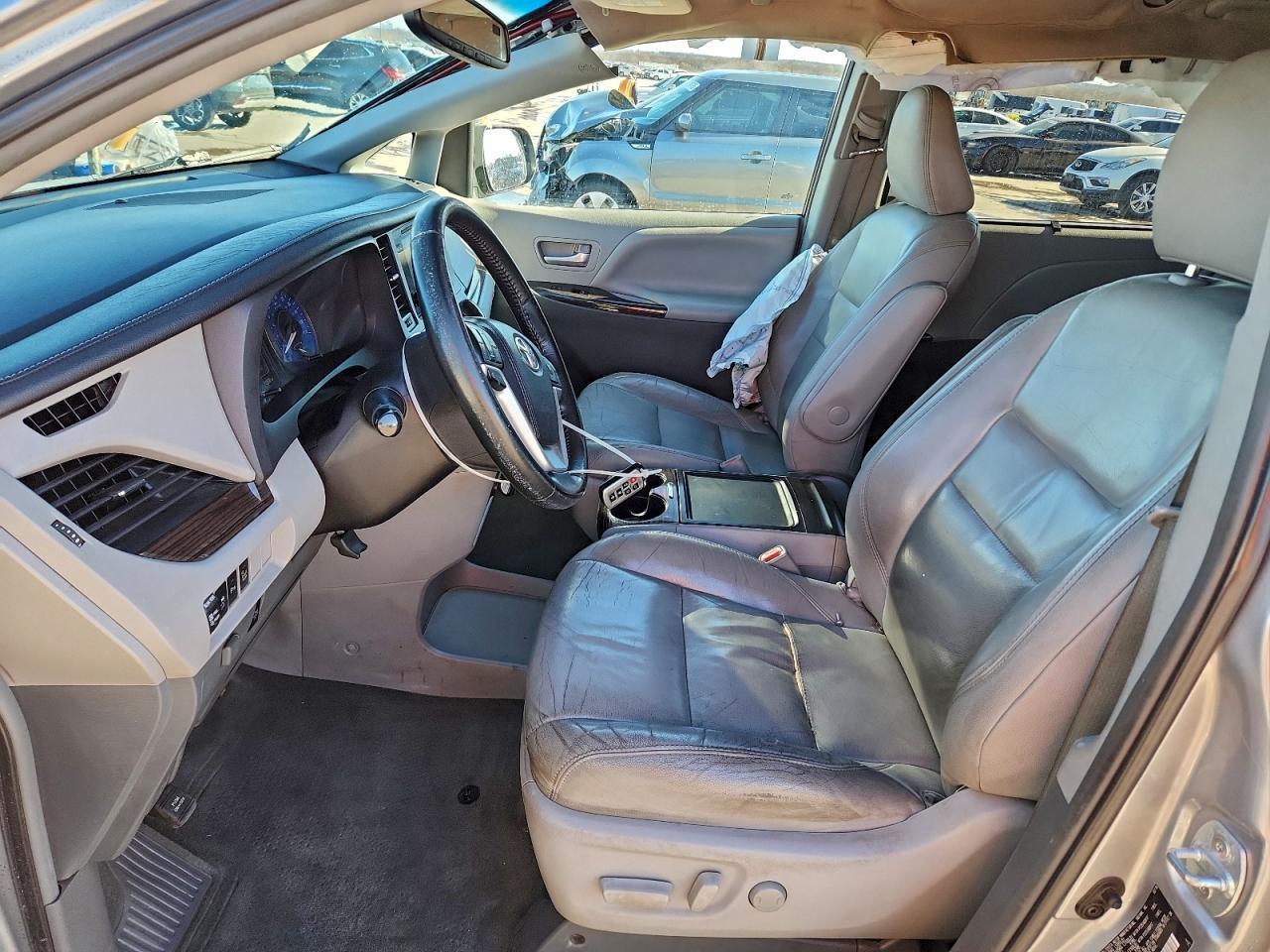 2016 Toyota Sienna Xle 8-Passenger - Фото 7