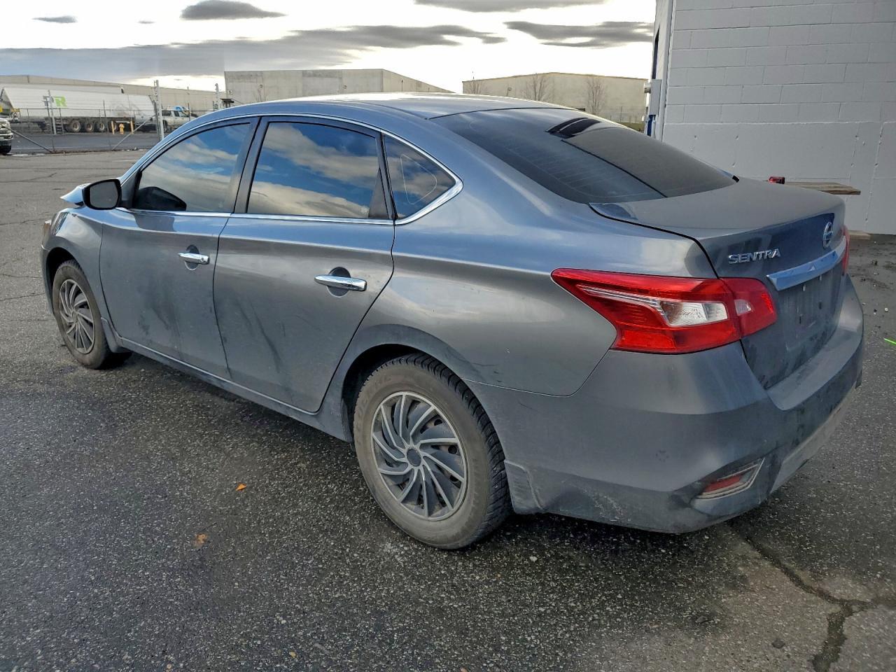 2016 Nissan Sentra S - Фото 2