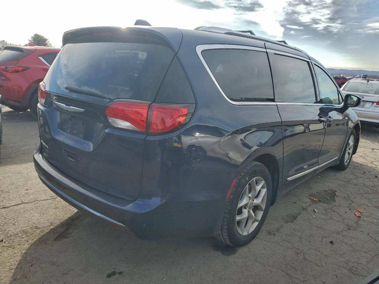 2017 Chrysler Pacifica Touring L Plus - Фото 3