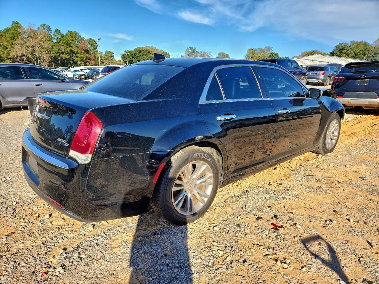 2017 Chrysler 300C - Фото 3