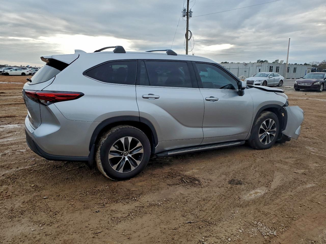 2022 Toyota Highlander Xle - Фото 3
