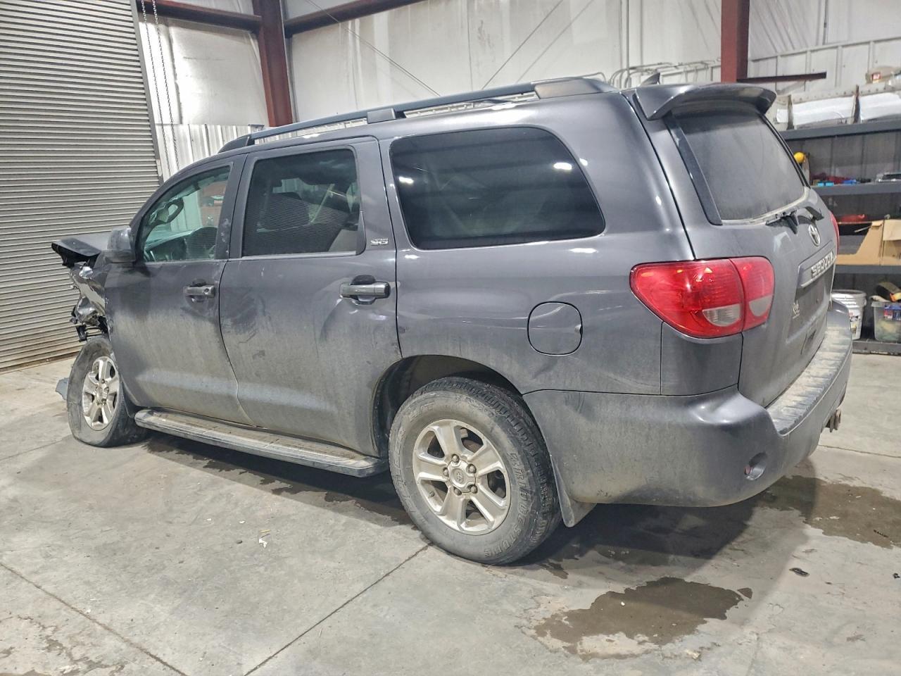 2015 Toyota Sequoia Sr5 - Фото 2