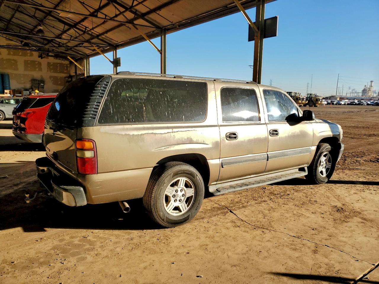 2003 Chevrolet Suburban C1500 - Image 3