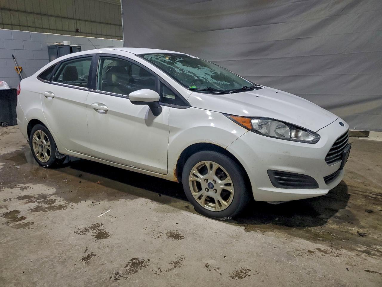 2015 Ford Fiesta Se - Фото 4