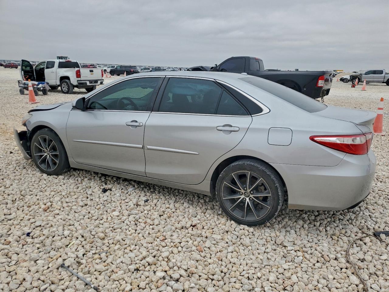 2017 Toyota Camry Le - Фото 2