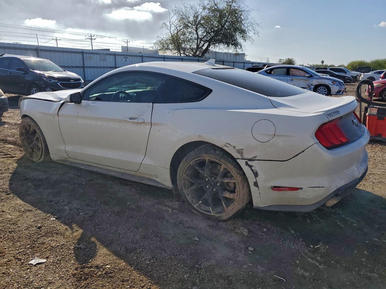 2020 Ford Mustang - Фото 2